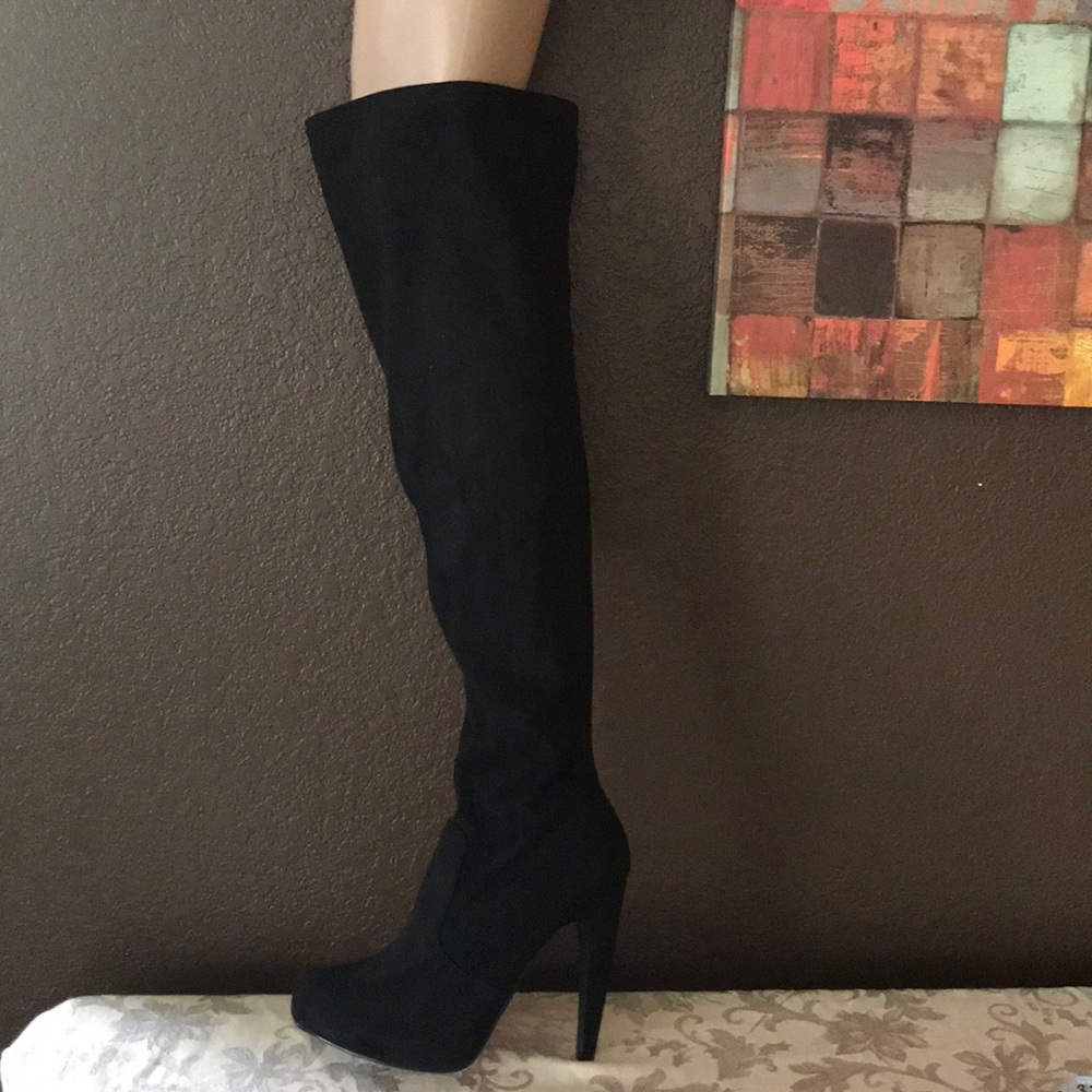 Just Fabulous Over the Knee Boots (7.5)